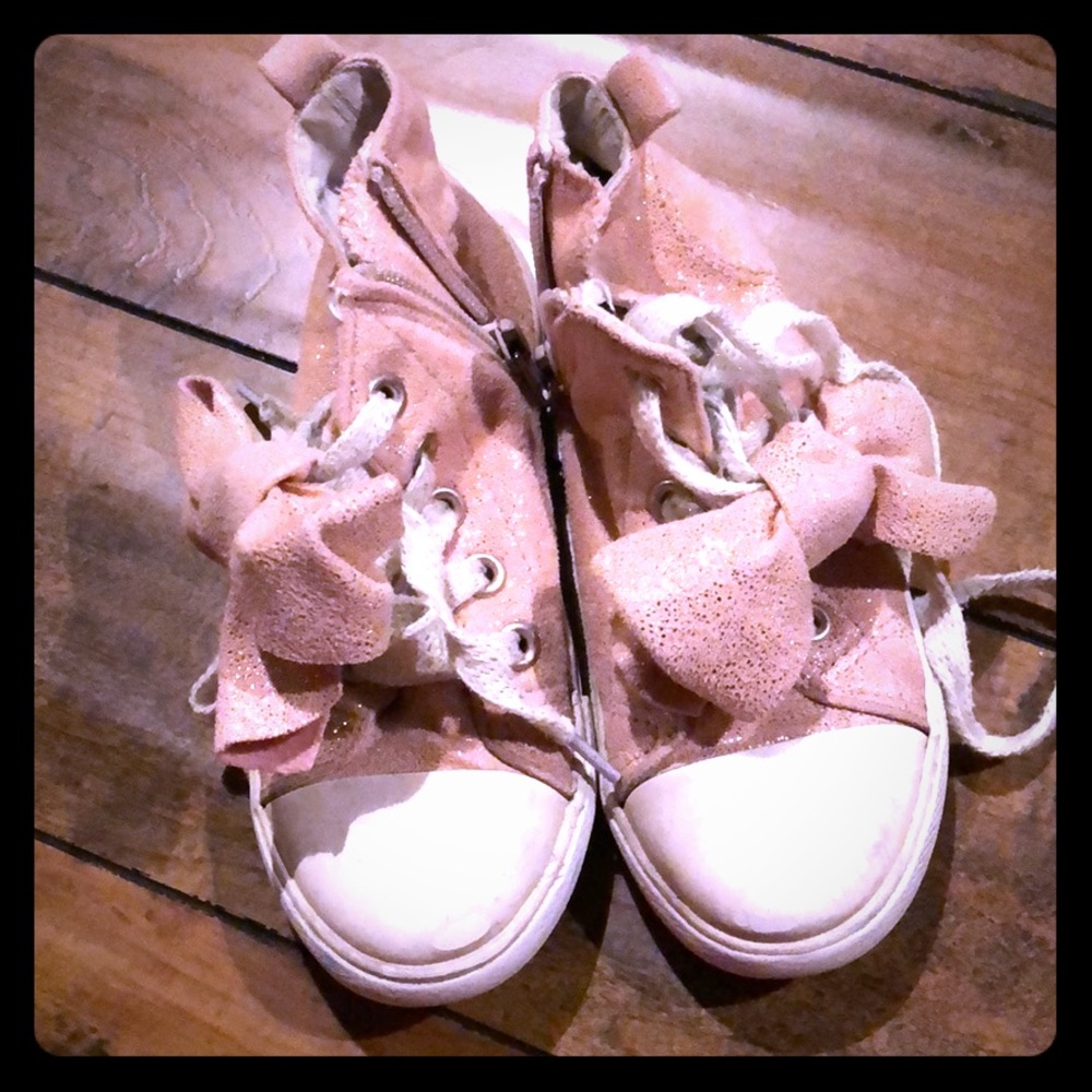 Cat and Jack bow shoes
